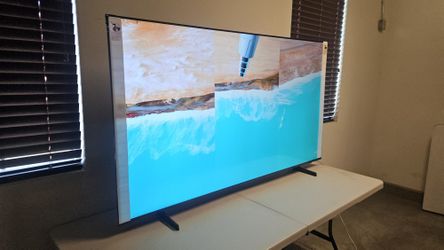 New 70 Inch Samsung U8000F smart TV 4K UHD Model. Brand new 2025 Model. 