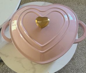 Paris Hilton Heart Dutch Oven Pink