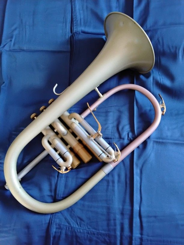 FLUGELHORN - Pro Grade - With Stand - TWO MOUTHPIECES