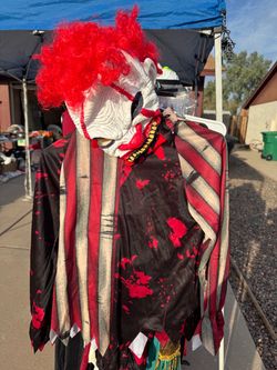 Scary clown costume