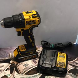 32-5656-13 DEWALT DRILL DRIVER WITH BATTERY AND CHARGER 