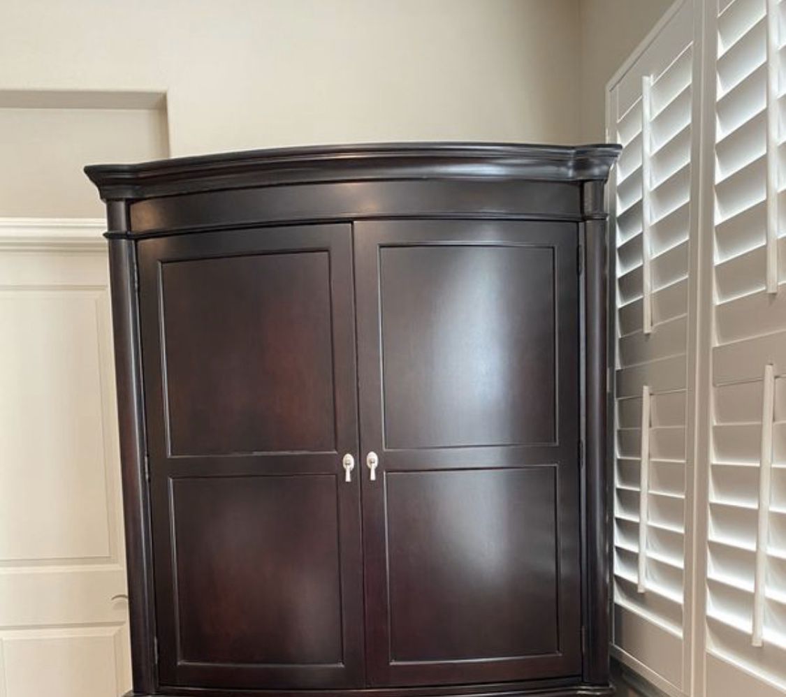 Free top portion of Armoire