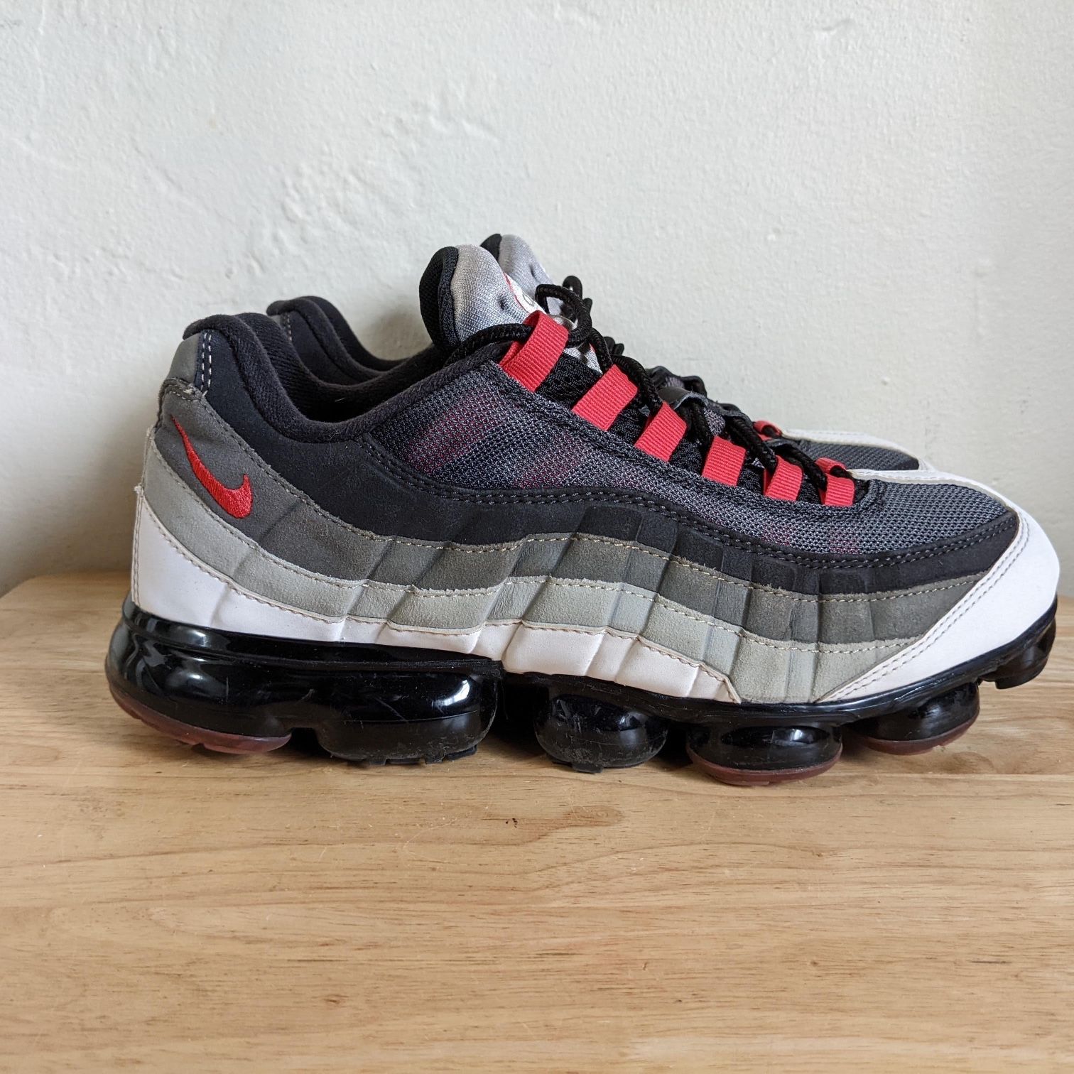 Nike Air Vapor Max \'95 Comet Hot Red Sneaker Bar Detroit (SBD) | The Nike Air Max 95 OG “Comet  main image 3