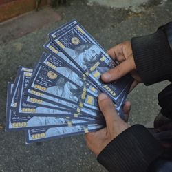 100s Gold And Silver Bills