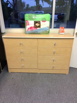 New compressed 8 drawer dresser