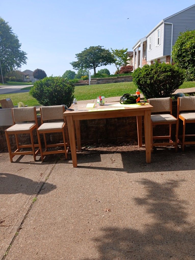 Hightop Table And Chairs