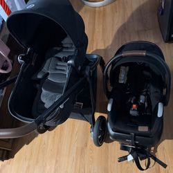 Cochecito y porta bebé, con su base en excelentes condiciones tiene muy poco uso$180