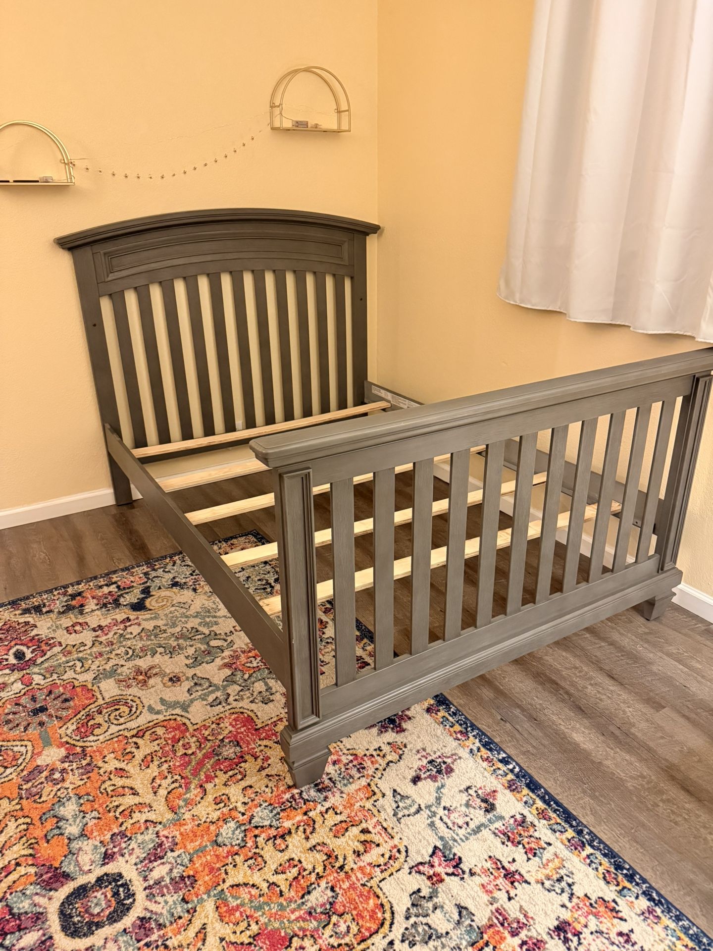 Full Size Bed Frame 4-1 Crib Set