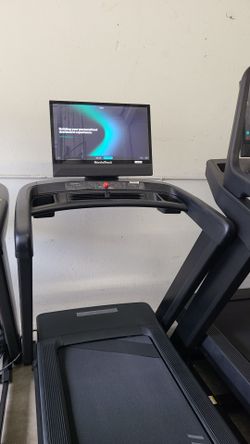 NordicTrack Commercial 2450 Treadmill - 24" ifit Touchscreen  - 14MPH max Speed - 1500$