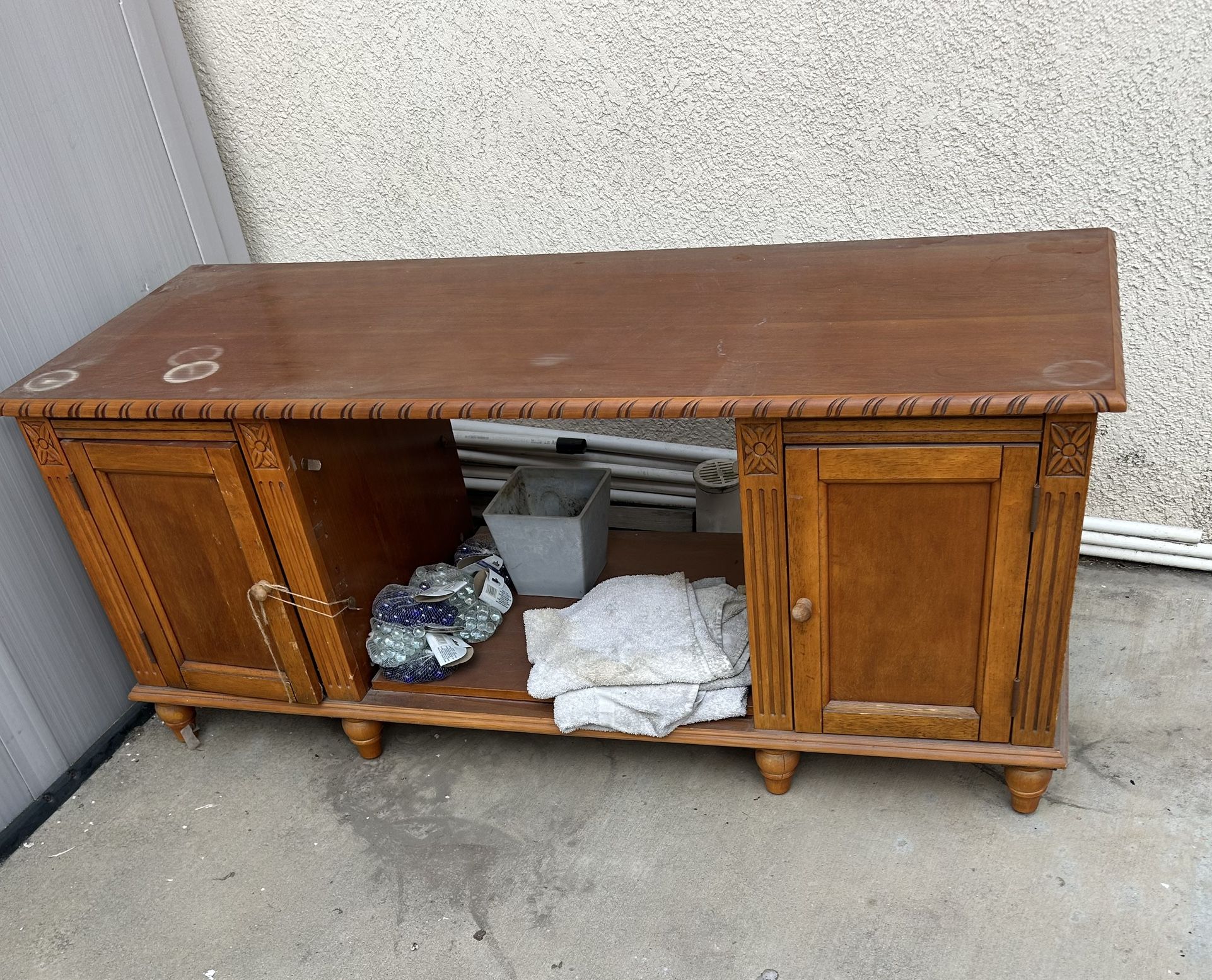 FREE FREE FREE FREE TV STAND