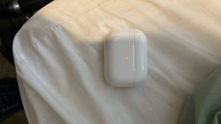 Airpod Pros 3rd generations only one airpod
