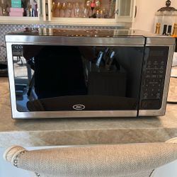 Oster OGCMDM11S2-10 1.1 cu ft Microwave — 1000 W, Works Perfectly