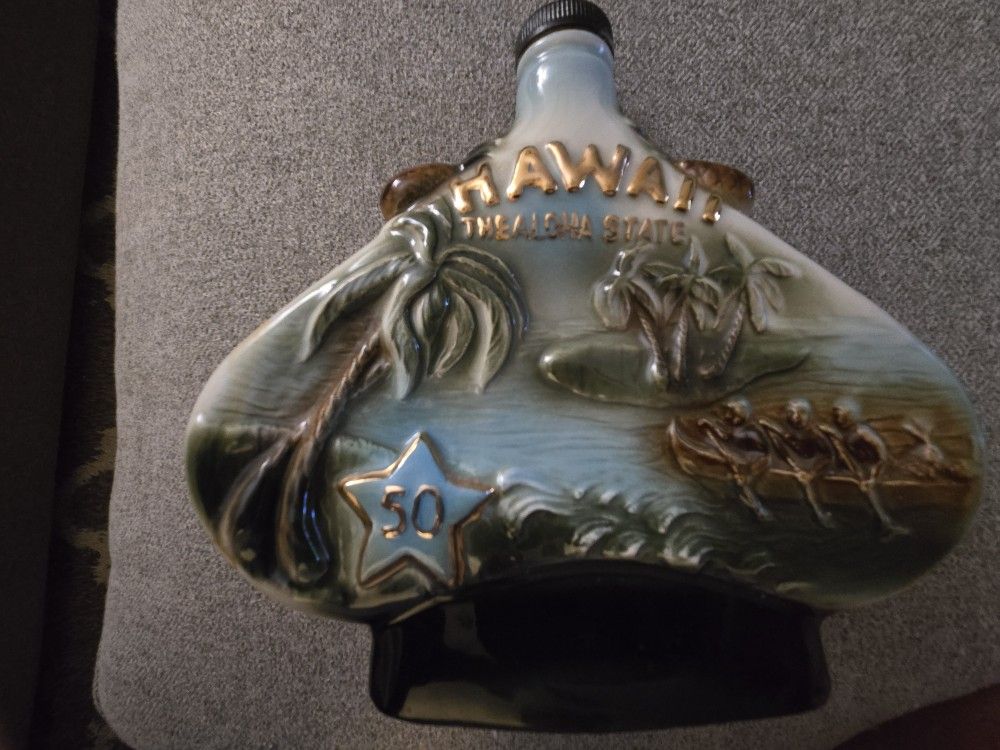 JIM BEAM DECANTER CELEBRATING HAWAII