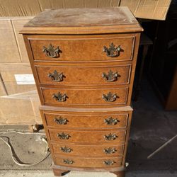 Antique Jewelry Box Decent Condition. Come Get It       $30 To Send Out.