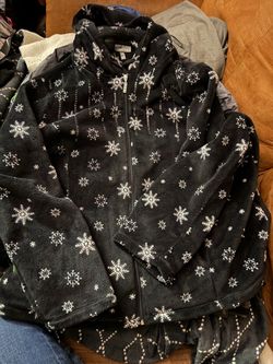 Women’s 3x fleece Black Fleece Zip-Up Hoodie Snowflake Print