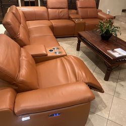 New 8 PC/3 PWR Reclining Sectional.  Genuine Italian Leather.  123x151x41Dx35H.  Free Delivery!