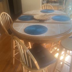 Oval  And Circle Kitchen Table. 
