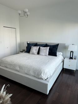 Bed + Mattress CALIFORNIA + Pillows