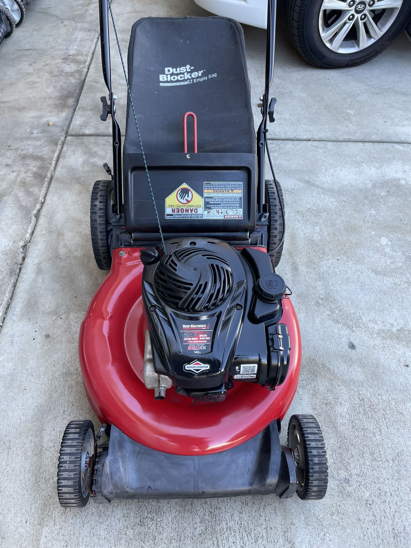 Yard Machine push Lawnmower with large back wheels and Bag