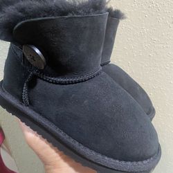 Ugg Boots  Size 2  Girls Black Mini Bailey Button II 