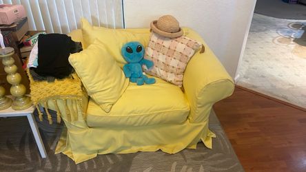 Oversized cozy yellow chair
