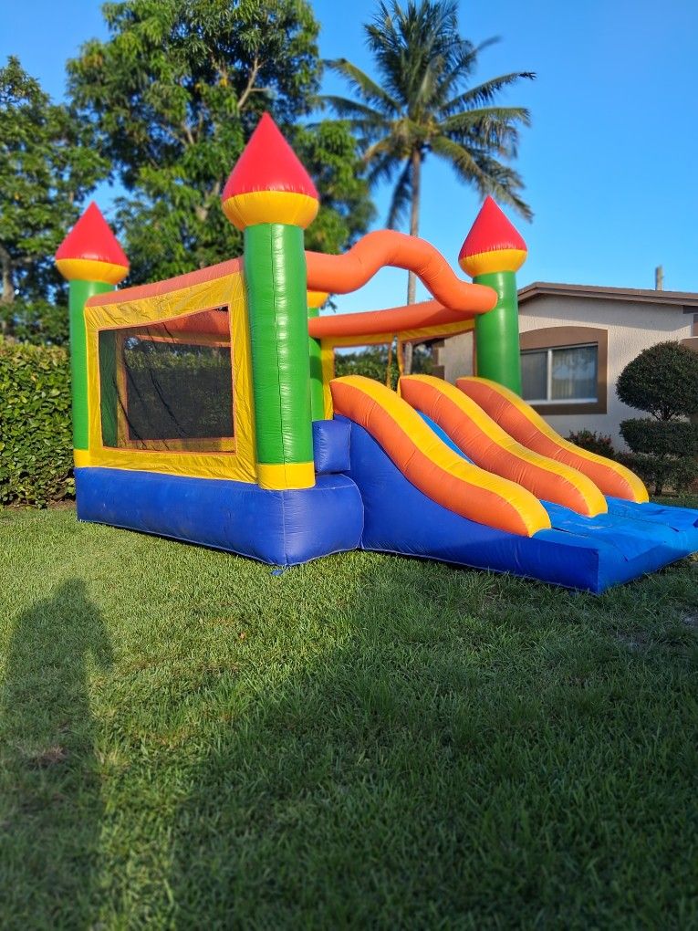 BOUNCE HOUSE
