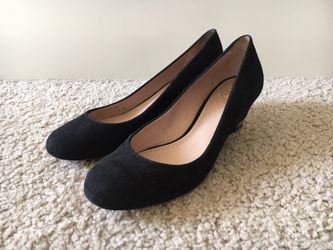 Tory Burch Women’s Astoria 60mm Wedge Lancaster Suede Black Pumps, Size 6.5