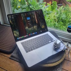 Mac Air M3 Made In 2024 ( Bearly Used)