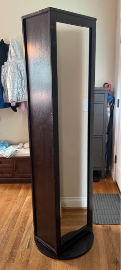 Rotating mirror bookshelf