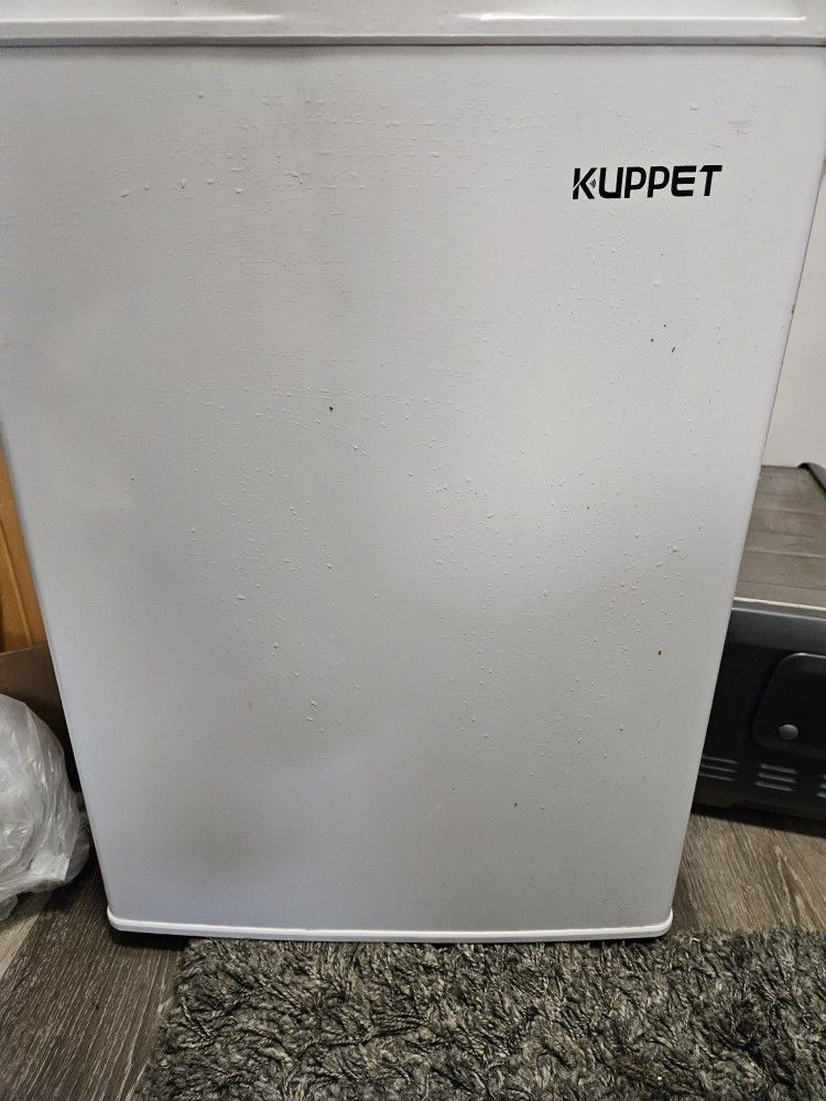 2.1 Cube Freezer 2.1 Cubes located in Vallejo