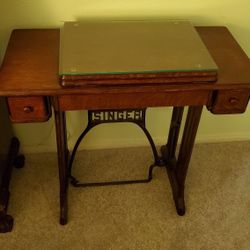 Singer British Made "Vintage" Electric Sewing Machine