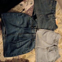 Brandnew shorts and skirt never been used brandnew10 each orn3 for 25