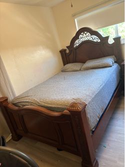Queen size bad room set