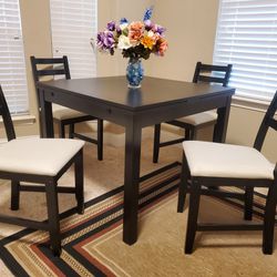 Small and Beautiful Dining Set for 4. Table with 4 matching chairs. Good condition.