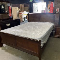 Queen 4pc Bedroom Set With Mattress 