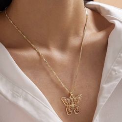 4 LEFT Gorgeous NEW Large Butterfly Charm Women’s Fashion Jewelry Necklace