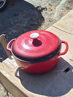7.5 QT Lodge Enameled Dutch Oven