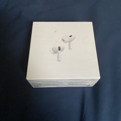 AirPods Pro (2nd Generation) With MagSafe Wireless Charging Case