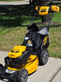 DEWALT 21 in. 196cc E-GOV Engine 3-in-1 Gas RWD Self-Propelled Lawn Mower with High Rear Wheels