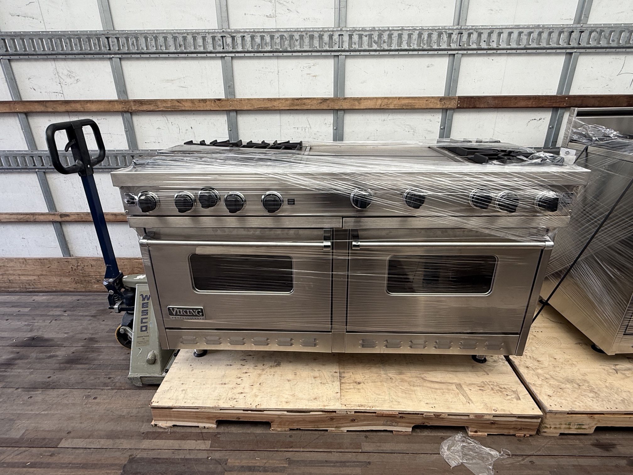 Like New/ Refurbished Viking 60” Double Oven Commercial Gas Range Stove