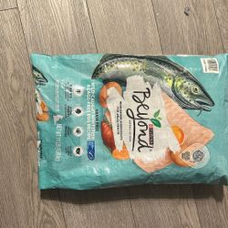 Purina Beyond Grain-Free Cat Food – 11 lb Bag