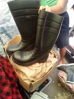 Muck boots (new)