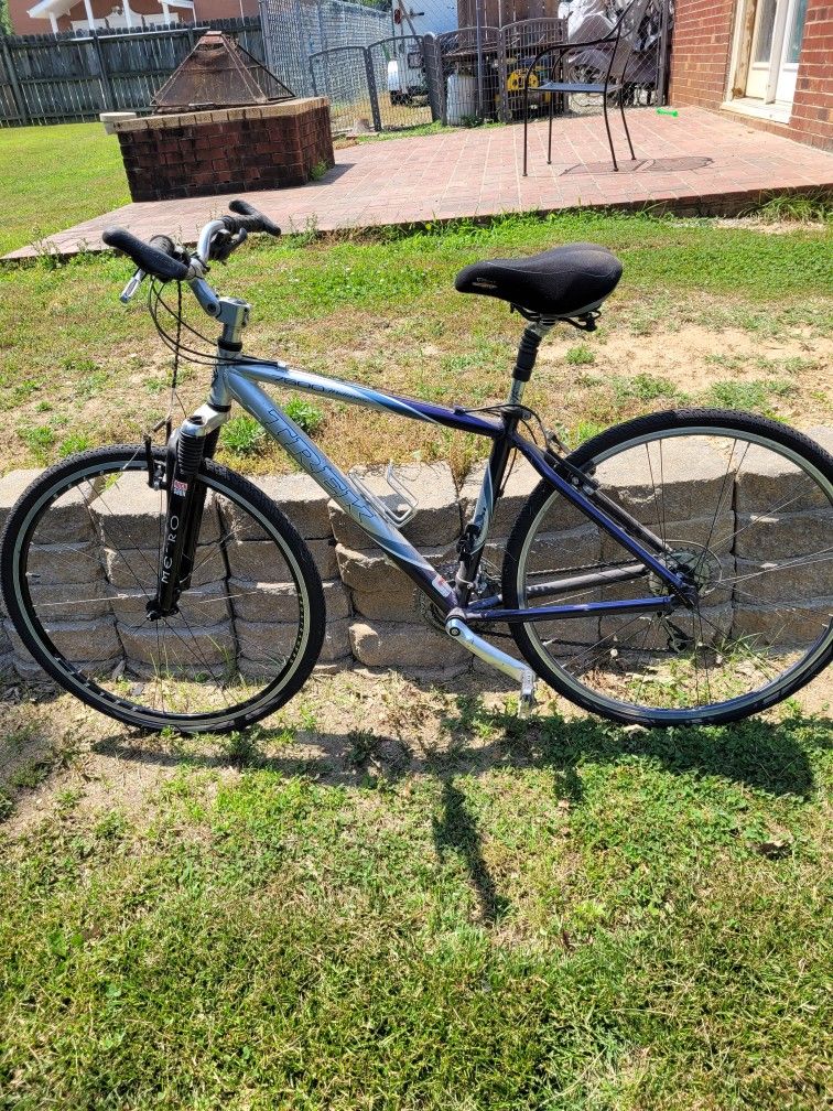Trek 7500 Hybrid