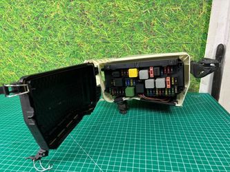 10-16 MERCEDES w212 e350 HOLDER FUSE SAM MODULE RELAY BOX HOUSING OEM