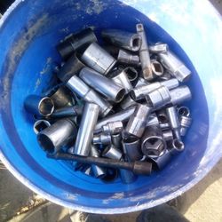 2 Gallon Bucket Of Mixed Sockets