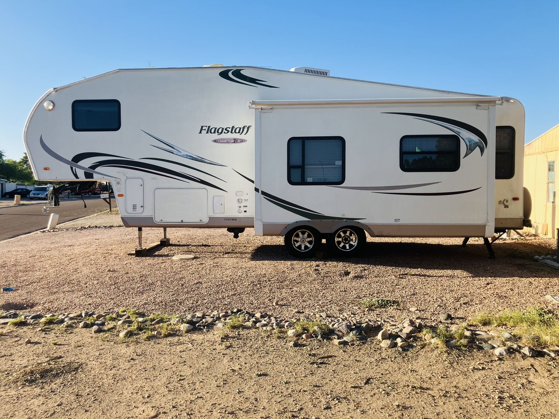 2010 29FT FLAGSTAFF double slide out great condition