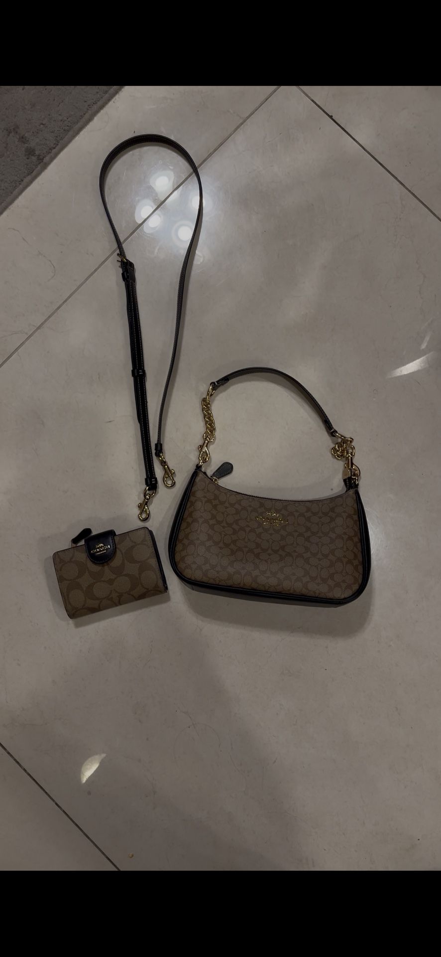 Coach signature zip shoulder bag