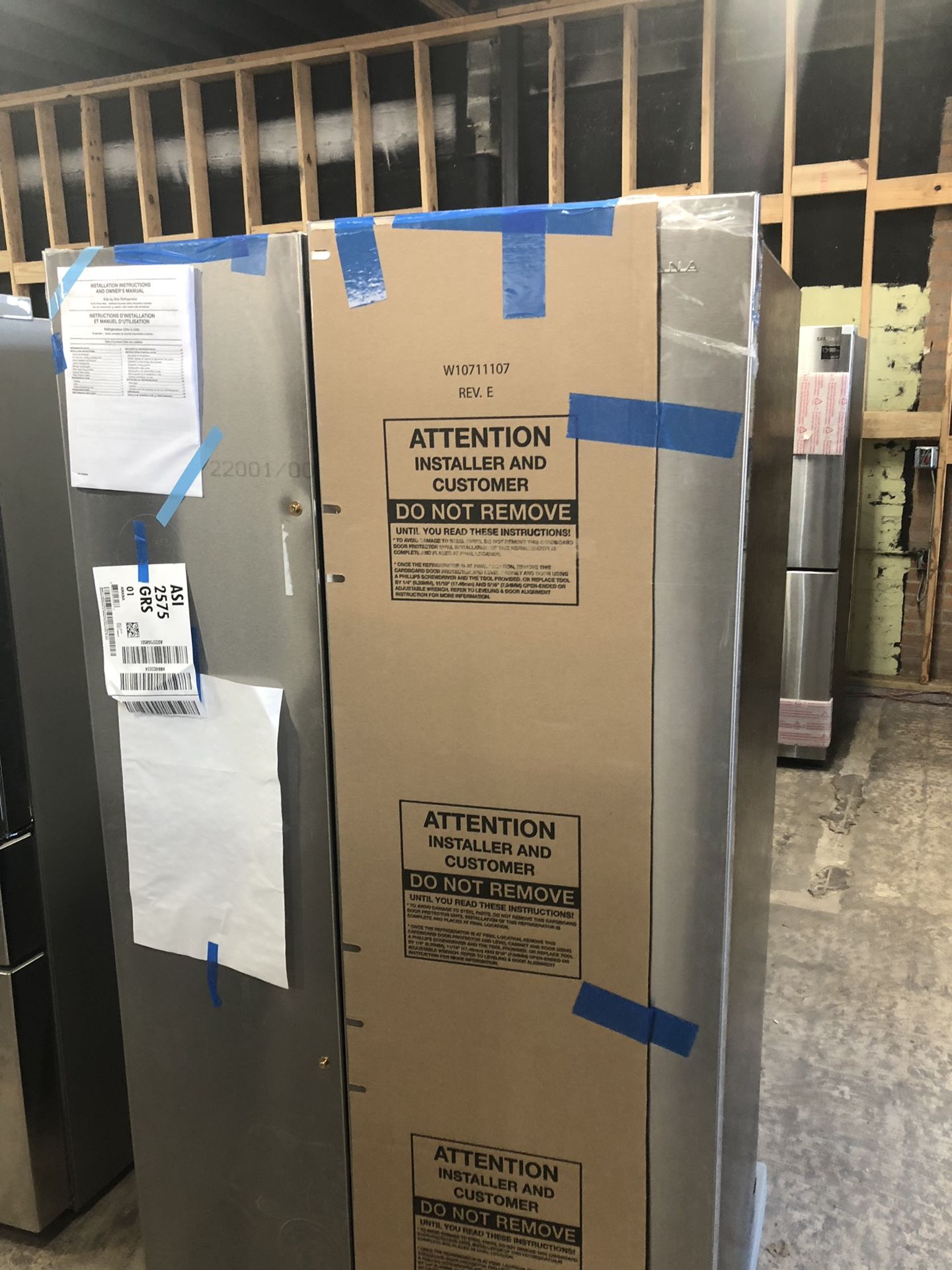 New Amana refrigerator ASI2575GRs