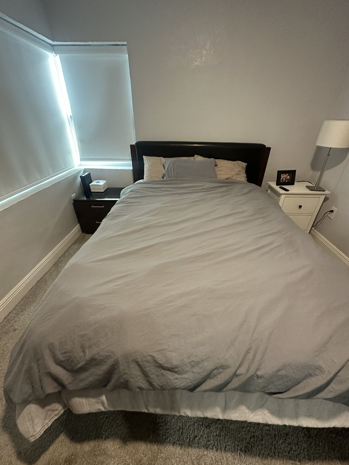 Queen Bedroom Set For Sale!