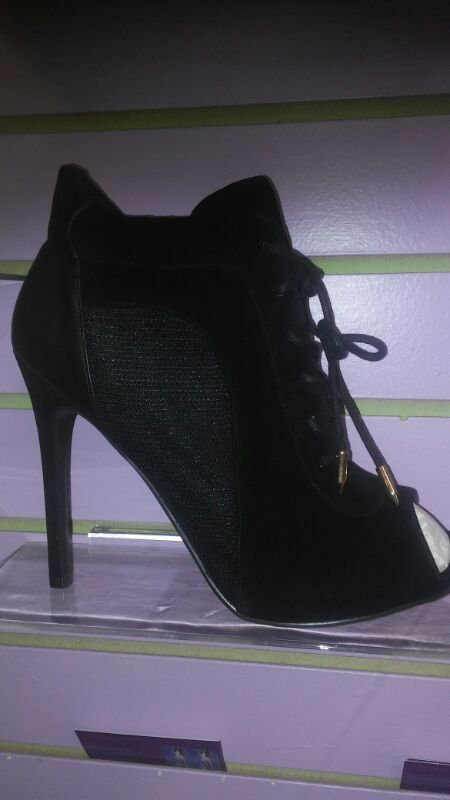 Black shoes. Booties. 4inch ðŸ‘